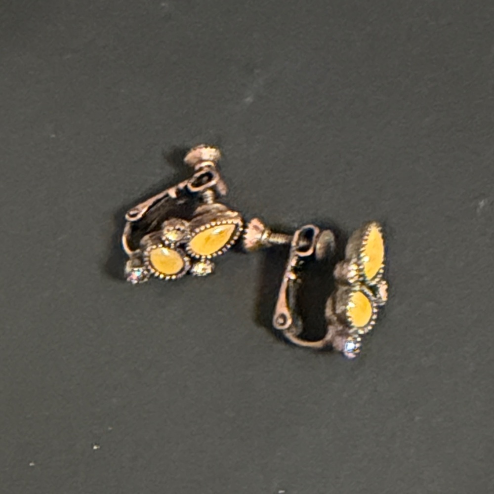 Vintage Yellow and Gold Floral Earrings - Picture 4 of 5